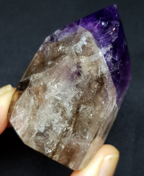 균열 스모키 아메시스트 육각주