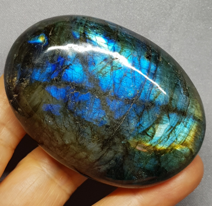 색감 좋은 라브라도라이트원석