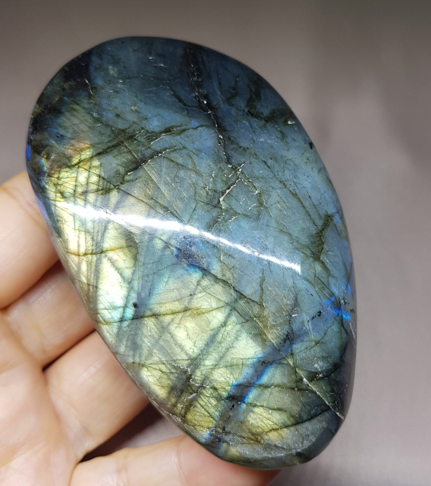 라브라도라이트 원석