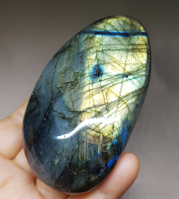 라브라도라이트 원석