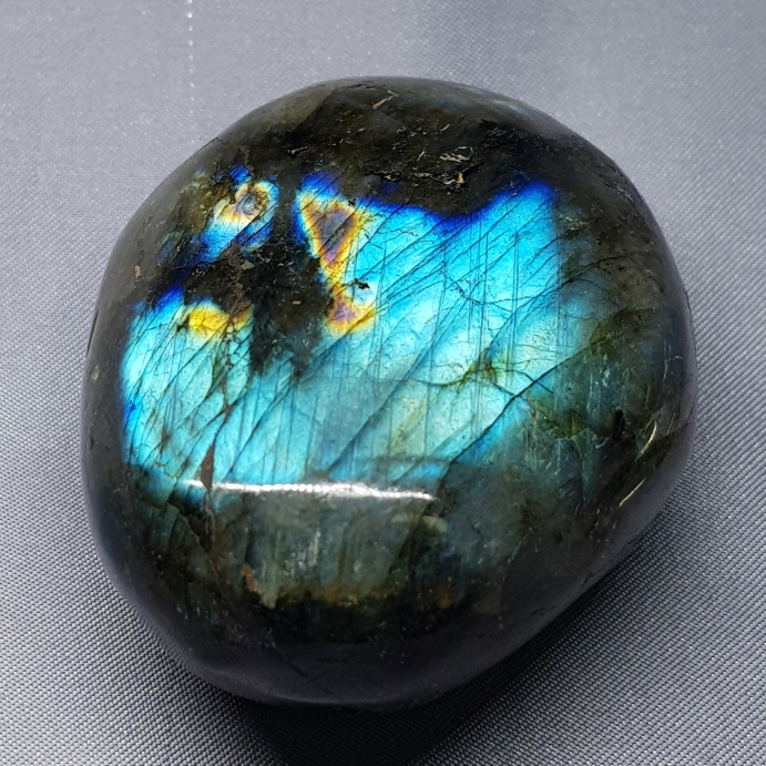 라브라도라이트 원석