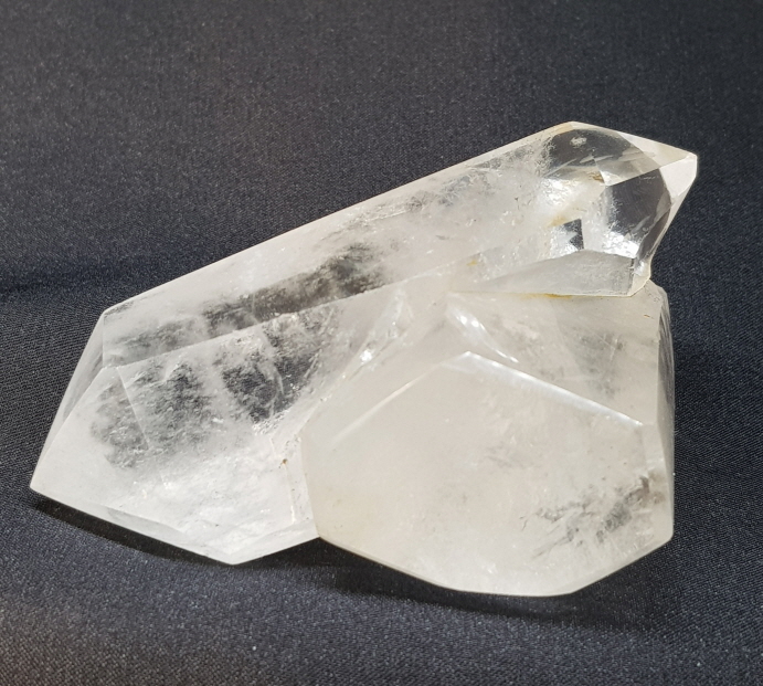 더블 터미네이티드 크로스형육각주