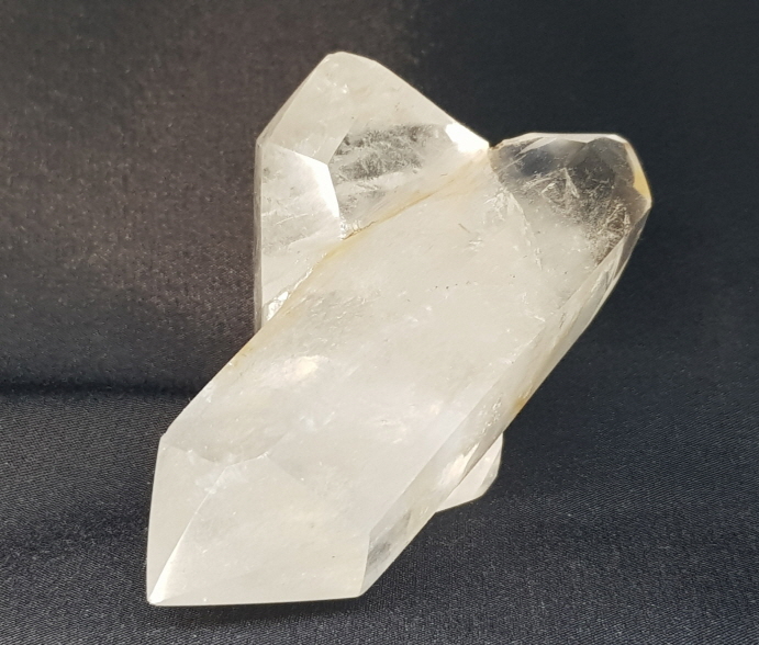 더블 터미네이티드 크로스형육각주