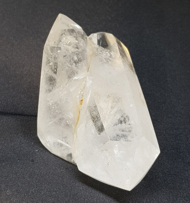 더블 터미네이티드 크로스형육각주