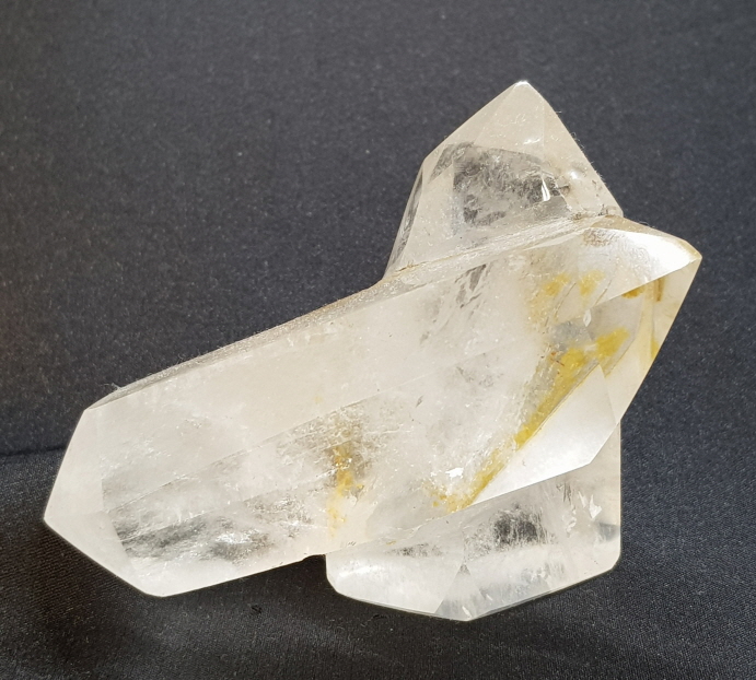 더블 터미네이티드 크로스형육각주