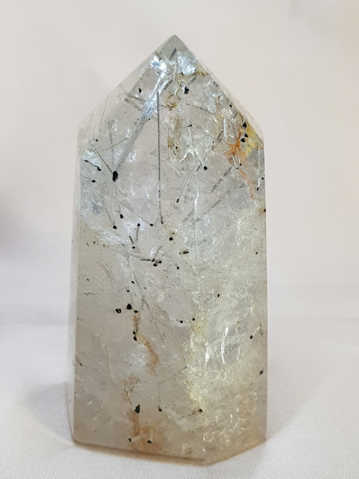 투르말리네이티드 육각주